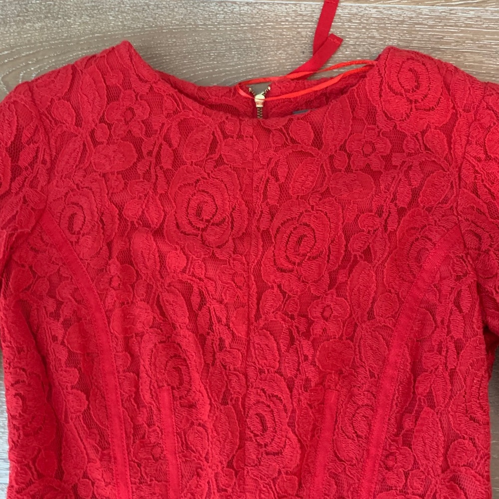 Stunning red lace Taylor sheath dress. size - 2